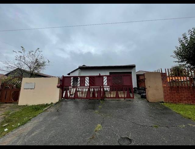 4 BEDROOM HOUSE FOR SALE IN NORKEM PARK